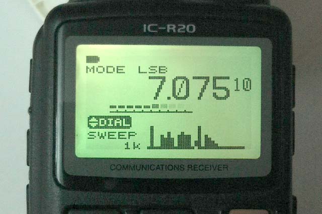 Ascolta la ricezione in banda 40 metri LSB a 7.075 Mhz, vari OM si parlano tra loro da diverse localit del Nord Italia.